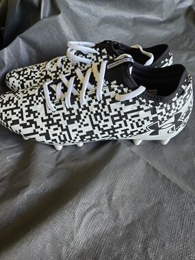 Under Armour Black & White Pixel Pattern Soccer Cleats Size M10 W11.5